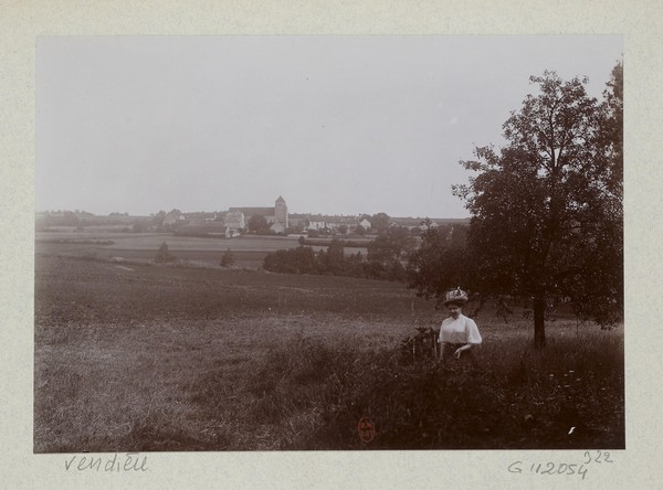 L'église et le village vue de loin, 3 juillet 1908
