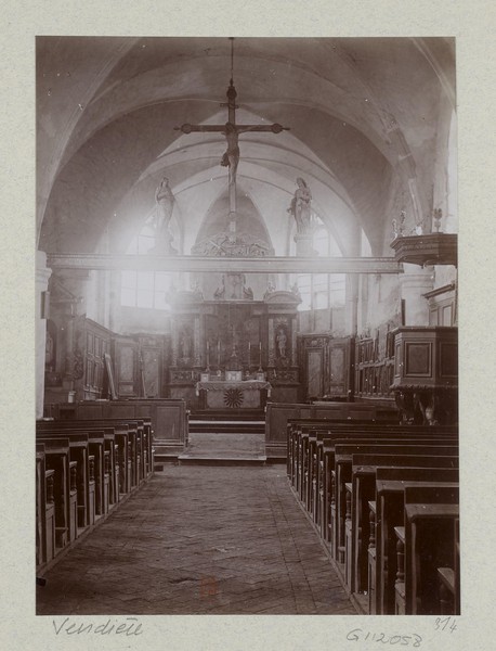 La nef de l'église. Même date.